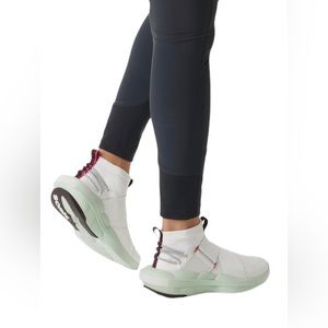 NEW Sorel Women's  Size 10.5 Explorer Defy Mid Sneaker in Sea Salt, Sea Sprite